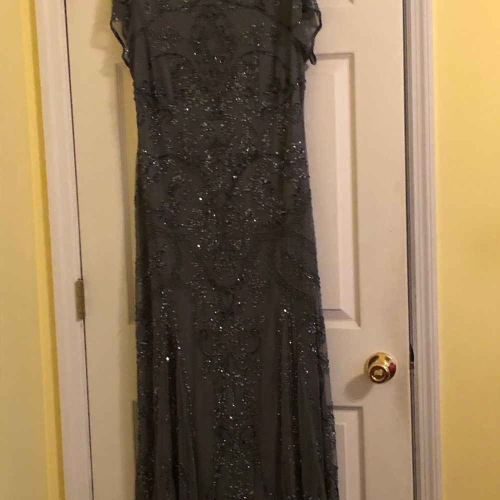 Elegant dress and shoes. - Picture 3 of 5